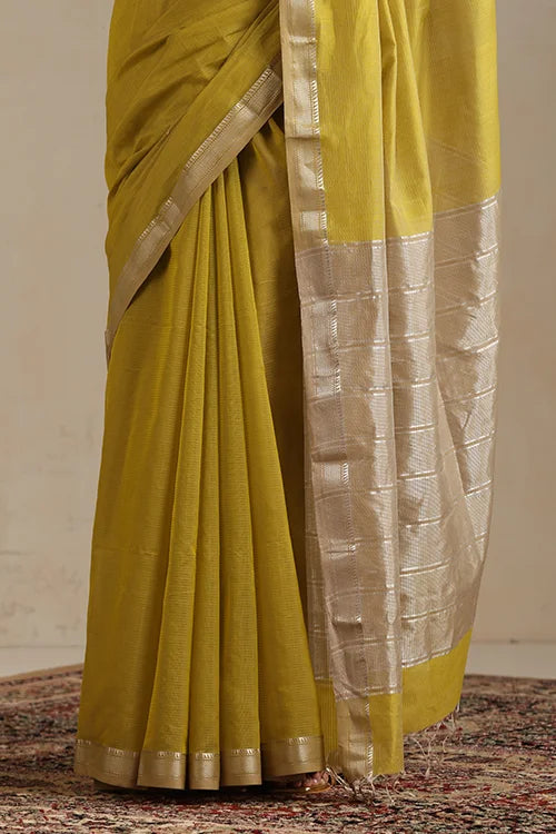Handweave Maheshwari Handloom Sampangi Sona Pallu Saree With Silver Zari Border.