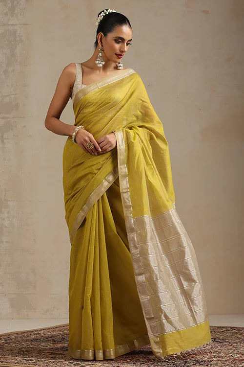 Handweave Maheshwari Handloom Sampangi Sona Pallu Saree With Silver Zari Border.