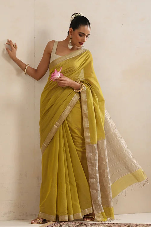 Handweave Maheshwari Handloom Sampangi Sona Pallu Saree With Silver Zari Border.