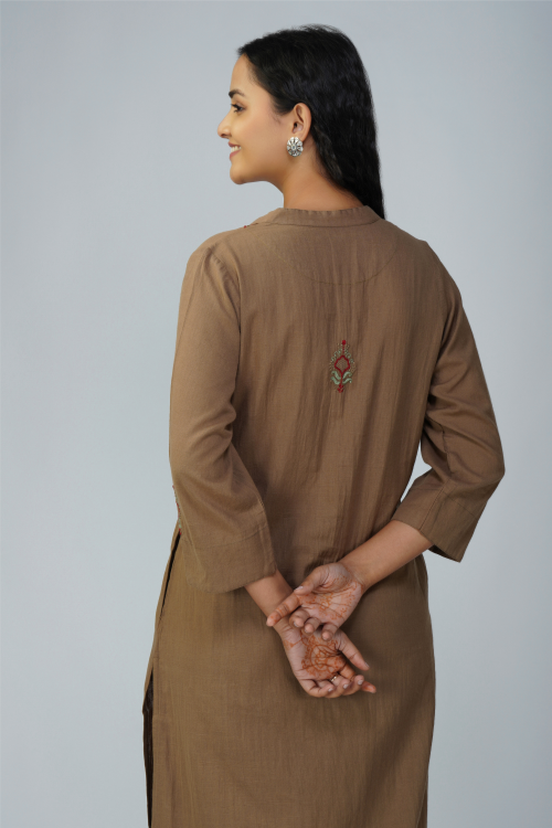 Phae Tanvi Co-Ord Set In Hand Spun Fabricwith Hand Chikankari
