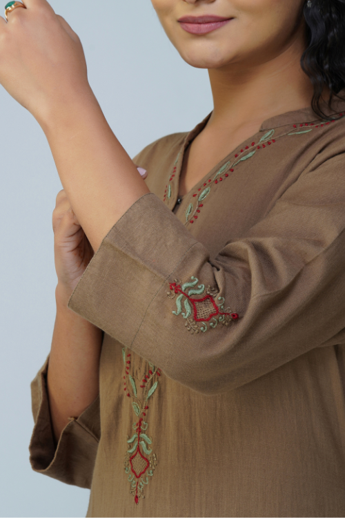 Phae Tanvi Co-Ord Set In Hand Spun Fabricwith Hand Chikankari