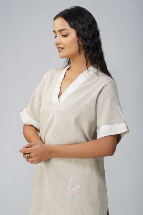 Phae Saachi Slub Cotton Kurta With Hand Chikankari