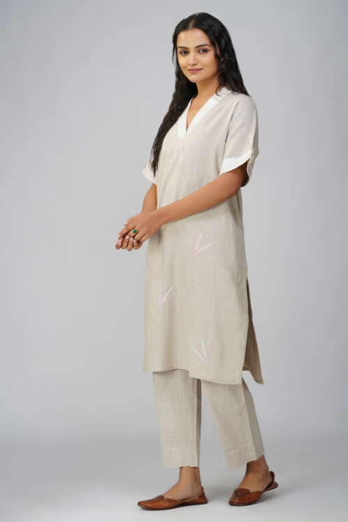 Phae Saachi Slub Cotton Kurta With Hand Chikankari