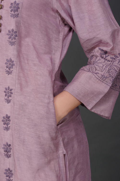 Phae Aarini Kurta In Cotton Linen With Hand Chikankari