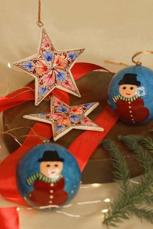 TICH  Kashmiri Art Xmas Decorations - Set Of 4 (2 Baubles & 2 Stars)