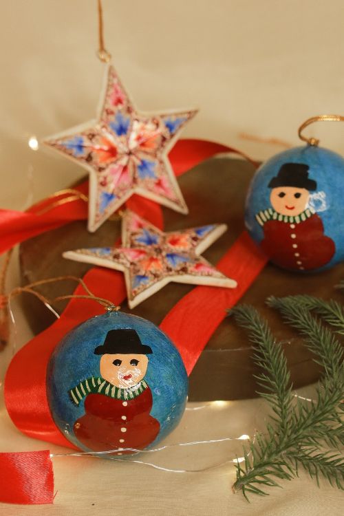 TICH  Kashmiri Art Xmas Decorations - Set Of 4 (2 Baubles & 2 Stars)