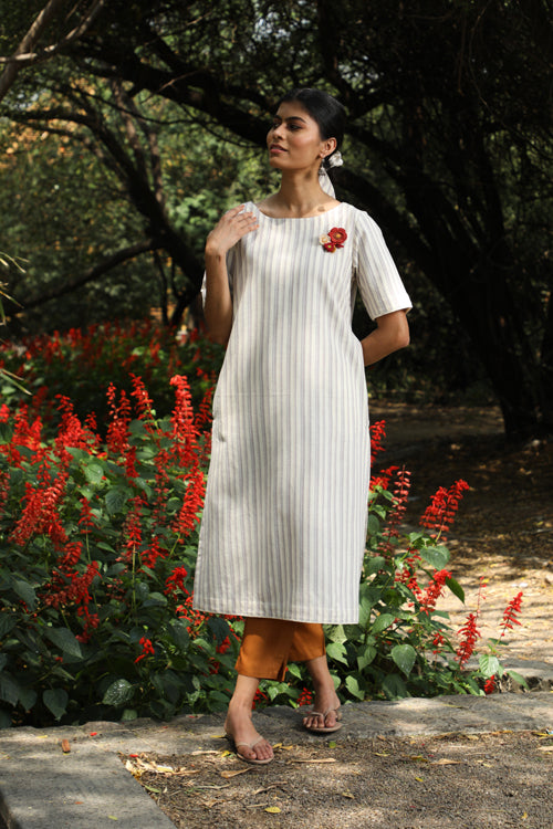 Arka Offwhite Half Sleeved Cotton Straight Kurta For Women Online