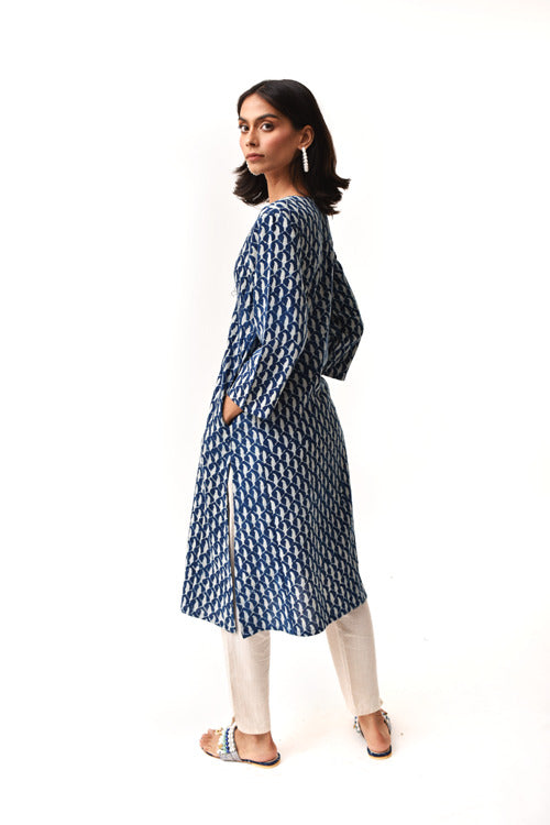 Rangsutra Indigo Three Quarter Sleeves V-Neck Kurta