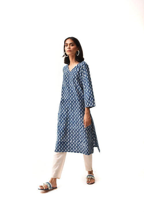 Indigo Three Quarter Sleeves V-Neck Kurta For Women Online