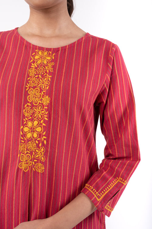 Rangsutra Pardis Red Chikankari Round Neck Kurta