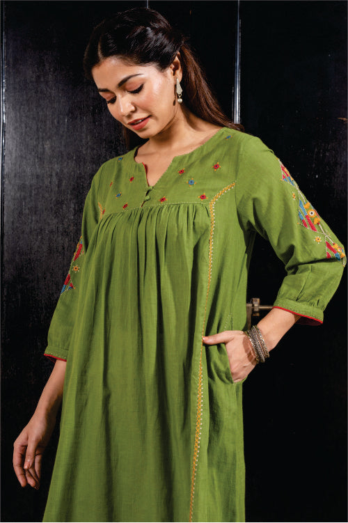 Paheli Green Front-Gather Cotton Kurta With Pakka Hand Embroidery