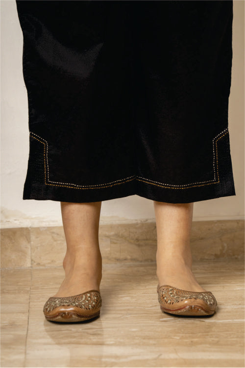 Paheli Black Straight-Fit Cotton Pant With Kantha Hand Embroidery