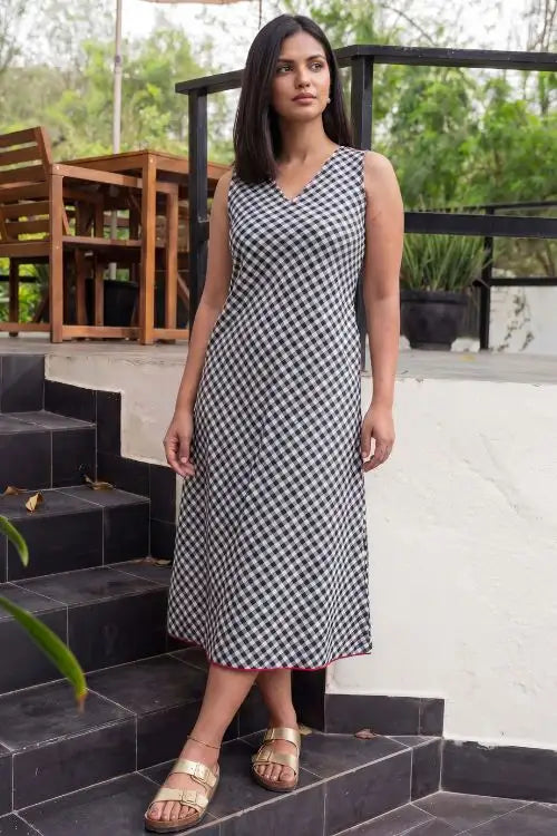 Rangsutra Dhwani Black Checked Handloom Sleeveless Cotton Dress