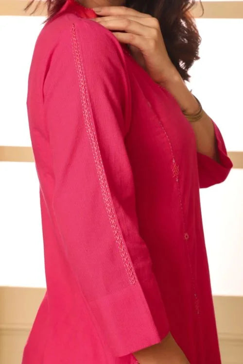 Rangsutra Aashvi Pink V-Neck Mangalgiri Cotton Kurta With Desert Hand Embroidery