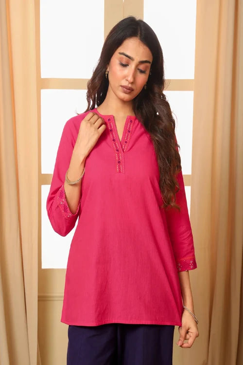 Rangsutra Aashvi Pink V-Neck Mangalgiri Cotton Top With Desert Hand Embroidery