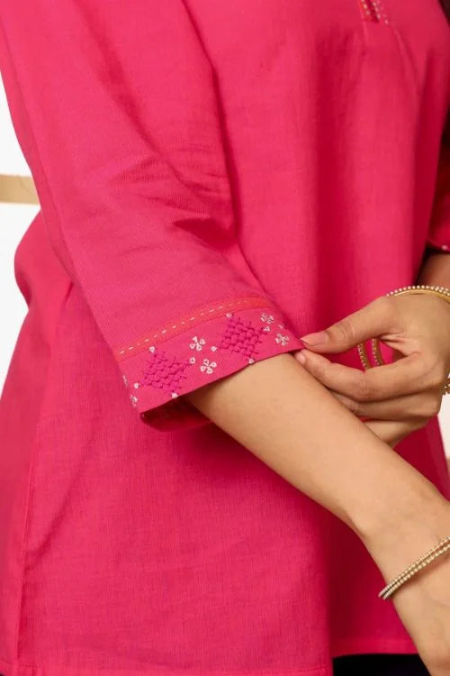 Rangsutra Aashvi Pink V-Neck Mangalgiri Cotton Top With Desert Hand Embroidery