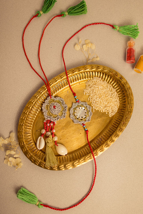 Samoolam Rakhi & Lumba Set Sagar Seepi (Set Of 2)
