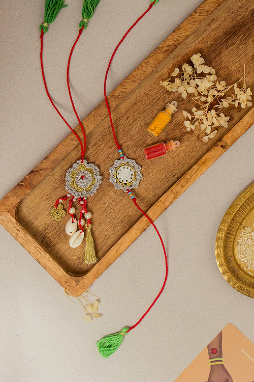 Samoolam Rakhi & Lumba Set Sagar Seepi (Set Of 2)