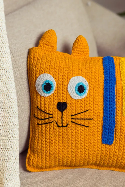 Samoolam Clever Cat Cushion