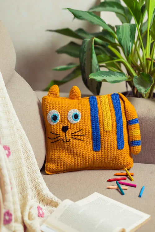 Samoolam Clever Cat Cushion