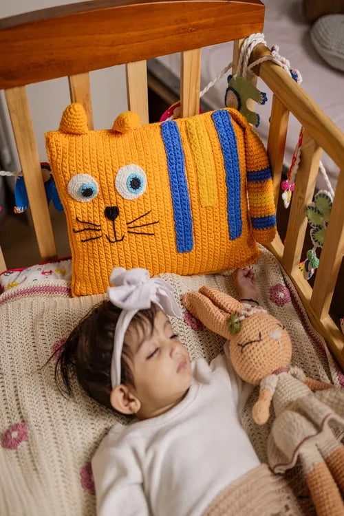 Samoolam Clever Cat Cushion