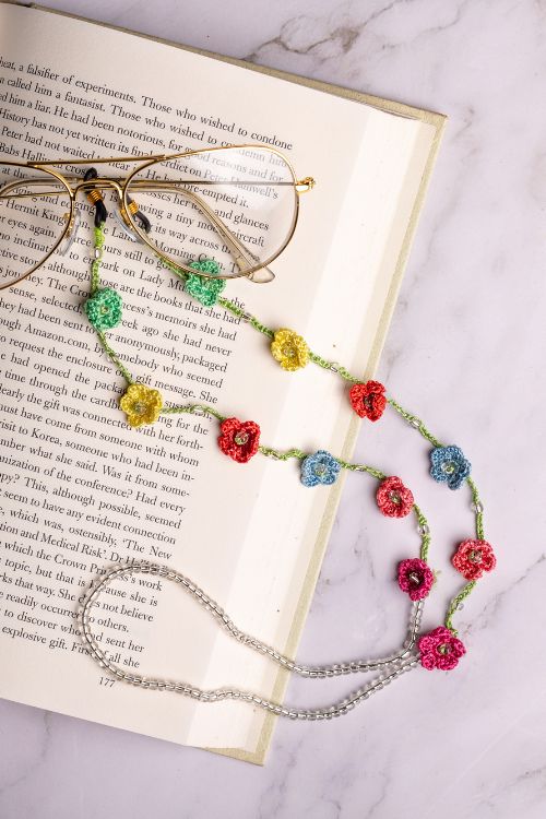 Samoolam Handmade Crochet Floral Trail Spec Chain-Multicolour