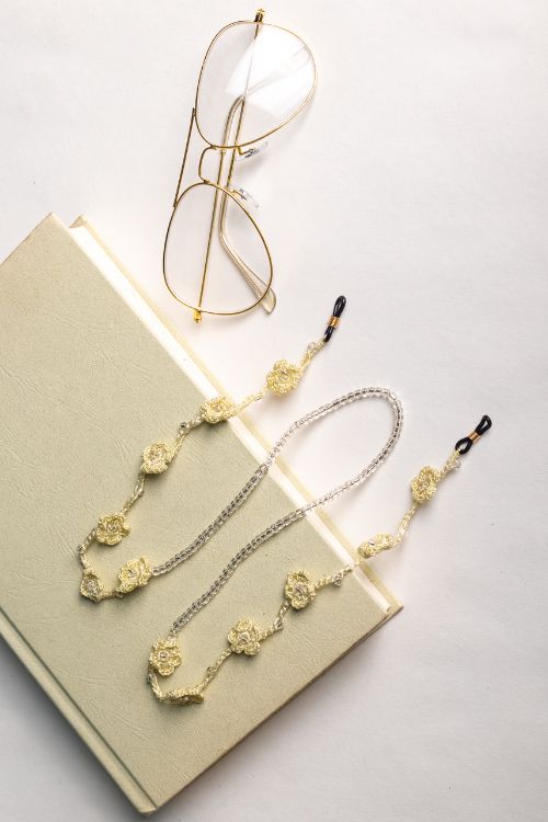 Samoolam Handmade Crochet Floral Trail Spec Chain-Off White