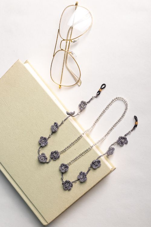 Samoolam Handmade Crochet Floral Trail Spec Chain-Grey