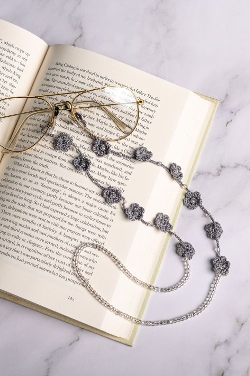 Samoolam Handmade Crochet Floral Trail Spec Chain-Grey