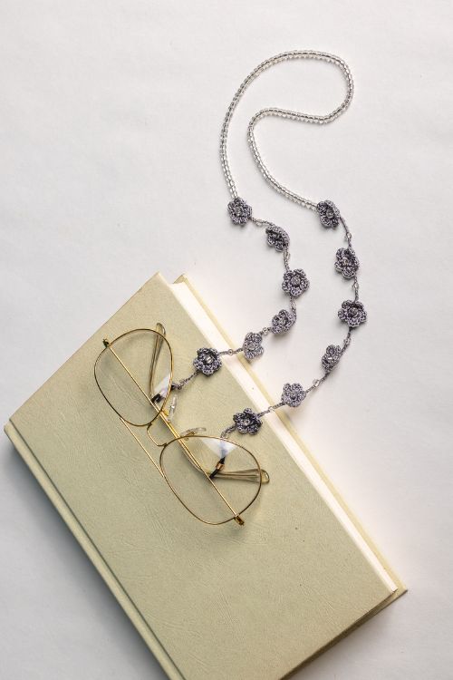 Samoolam Handmade Crochet Floral Trail Spec Chain-Grey