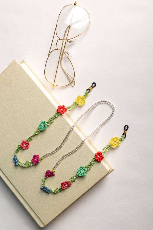 Samoolam Handmade Crochet Wild Roses Spec Chain-Multicolour