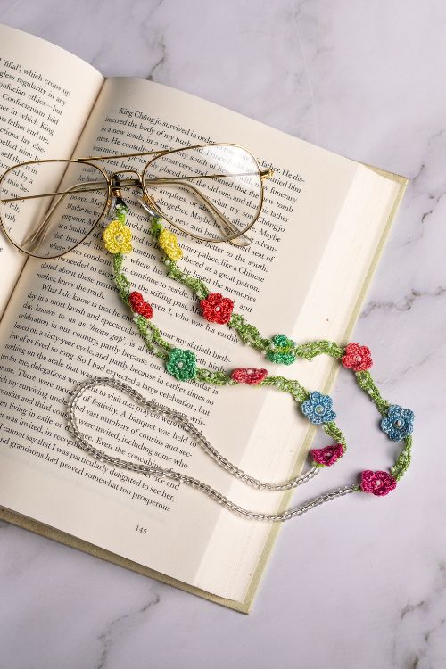 Samoolam Handmade Crochet Wild Roses Spec Chain-Multicolour