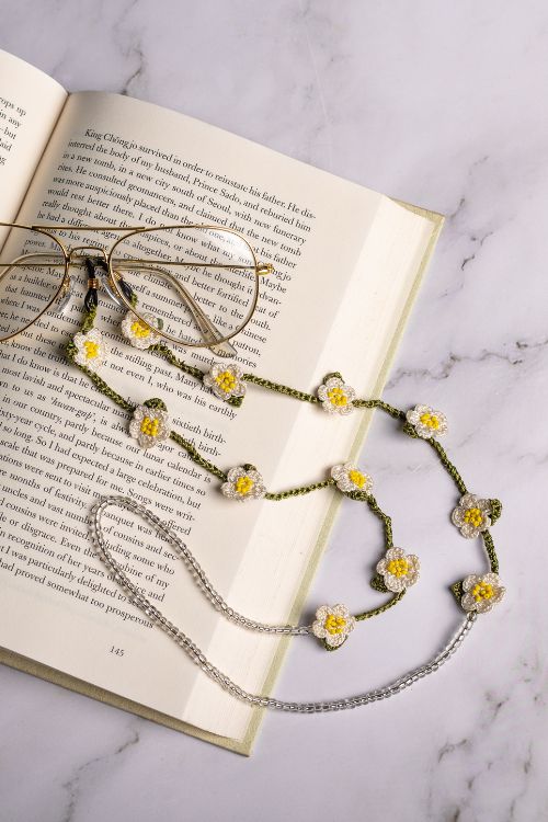 Samoolam Handmade Crochet Daisies Spec Chain-White, Green