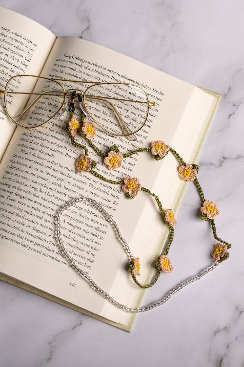 Samoolam Handmade Crochet Daisies Spec Chain-Pink. Green