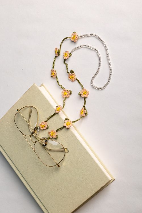 Samoolam Handmade Crochet Daisies Spec Chain-Pink. Green