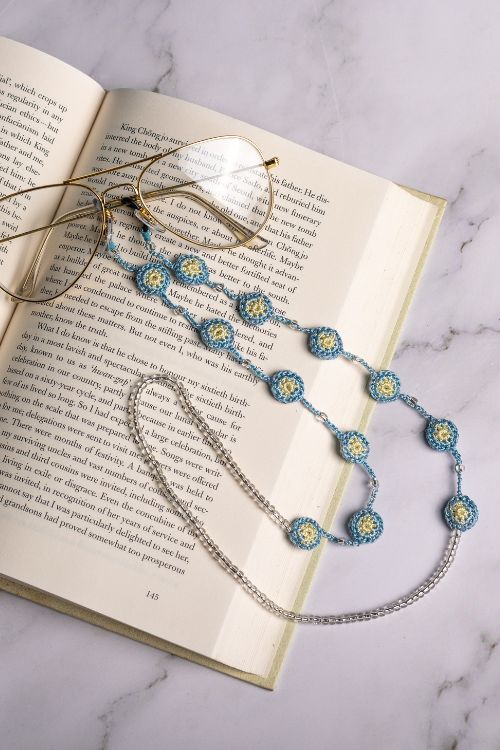 Samoolam Handmade Crochet Mandala Spec Chain-White, Blue
