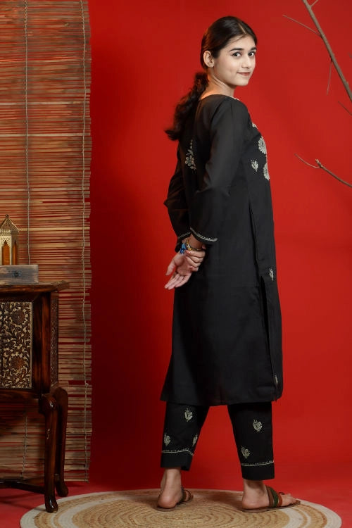 Shwet Hand Embroidered Chikankari Black Kurta Pant Set For Women