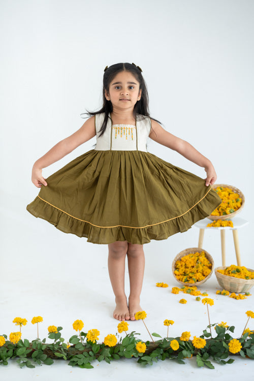 Soleilclo "Green Hand Embroidered Cotton Sleeveless Dress"
