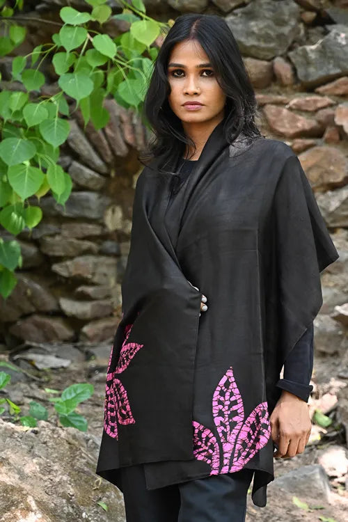 The ICH Light & Elegant. Handcrafted Silk Batik Stole - Fuchsia Leaves