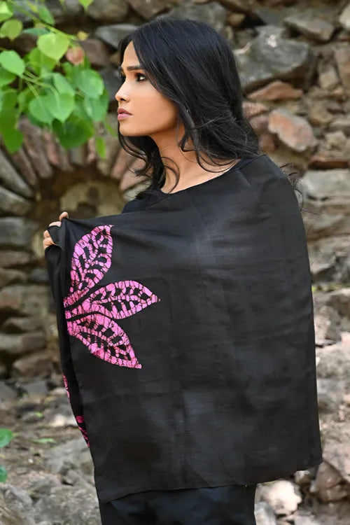The ICH Light & Elegant. Handcrafted Silk Batik Stole - Fuchsia Leaves