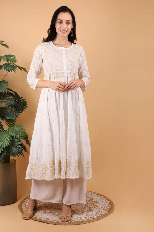 Shwet Women White Hand Embroidered Chikankari Shrug