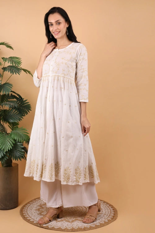 Shwet Women White Hand Embroidered Chikankari Shrug