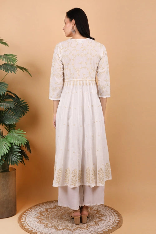 Shwet Women White Hand Embroidered Chikankari Shrug