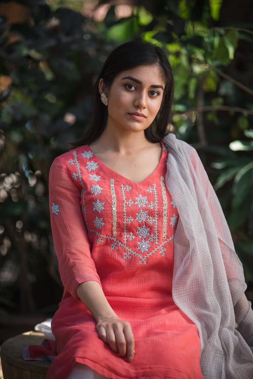 Urmul 'Charu' Hand Embroidered pink kotta doriya kurta . 2pc set (kurta and dupatta)