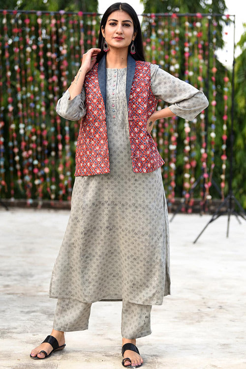 Buy Dharan Red Charcoal Sleeveless Side Yoke Quilted Reversible
