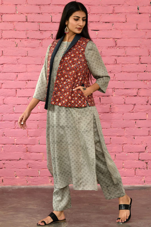 Buy Dharan Red Charcoal Sleeveless Side Yoke Quilted Reversible