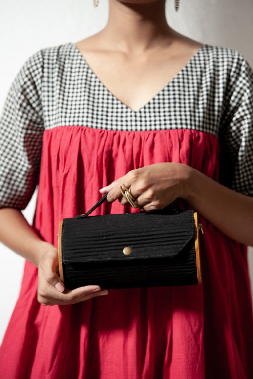 Lukka Chuppi Black Sea Round Clutch