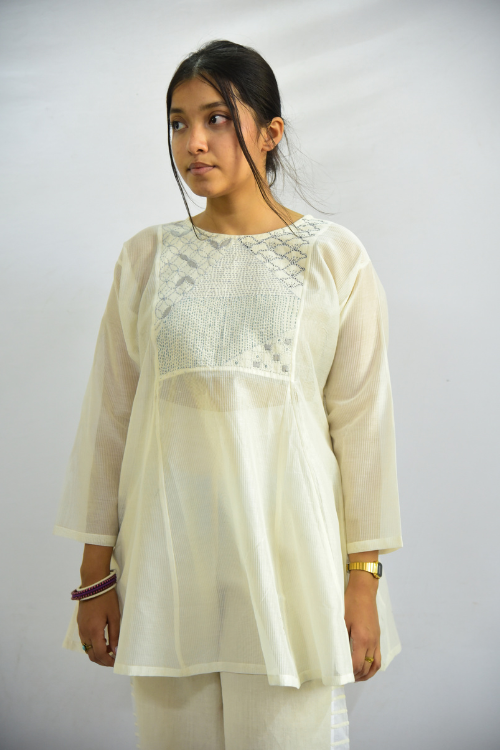 Sadhna 'Dhavlo' White Applique And Tanka Work Short Chanderi Silk  Kurta