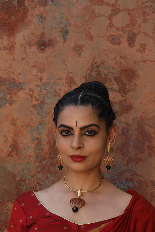 Kabbish'S  Red Silk Weave Bharatnatyam Necklace, Black Pottery