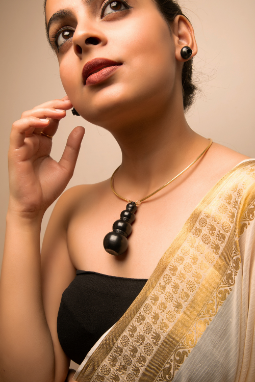 Kabbish'S Doghad Choker Of Black Pottery